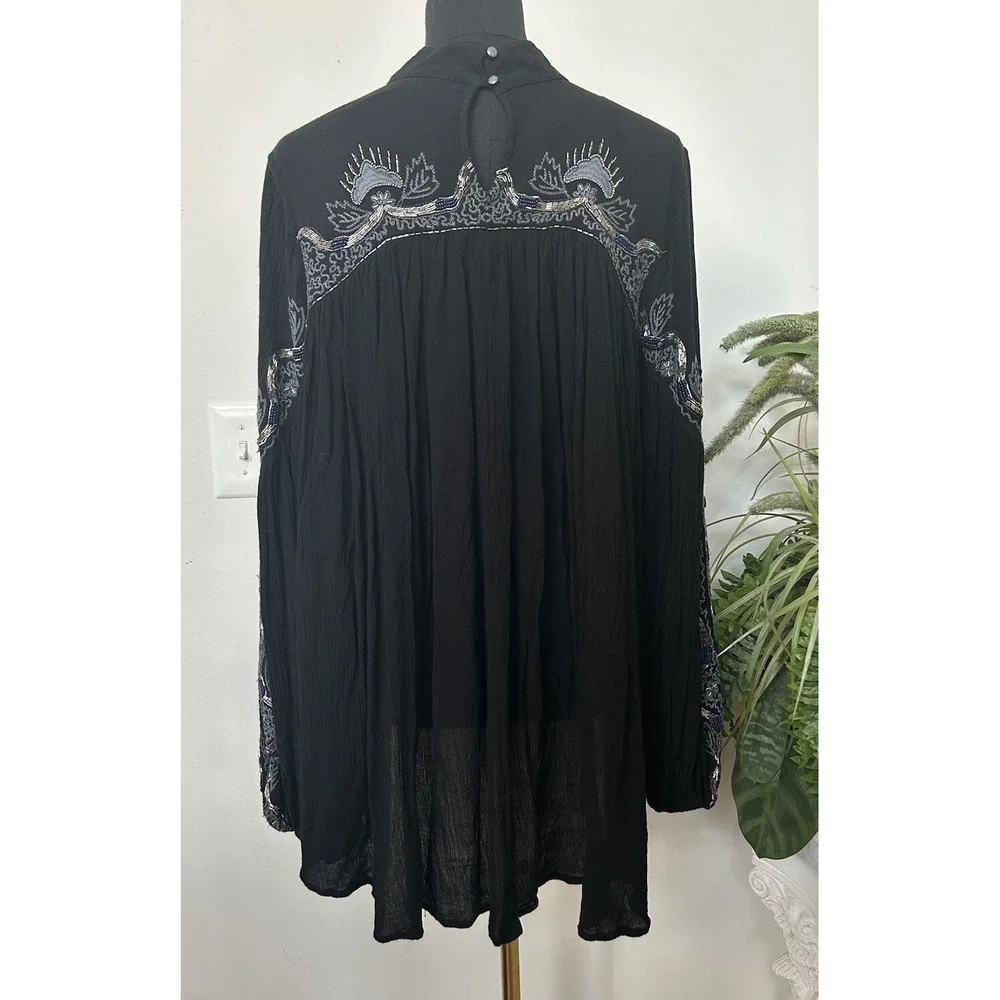 Free‎ People Sweet Fantasy Black Blue Boho Embroidered Beaded V Neck Blouse Sz M